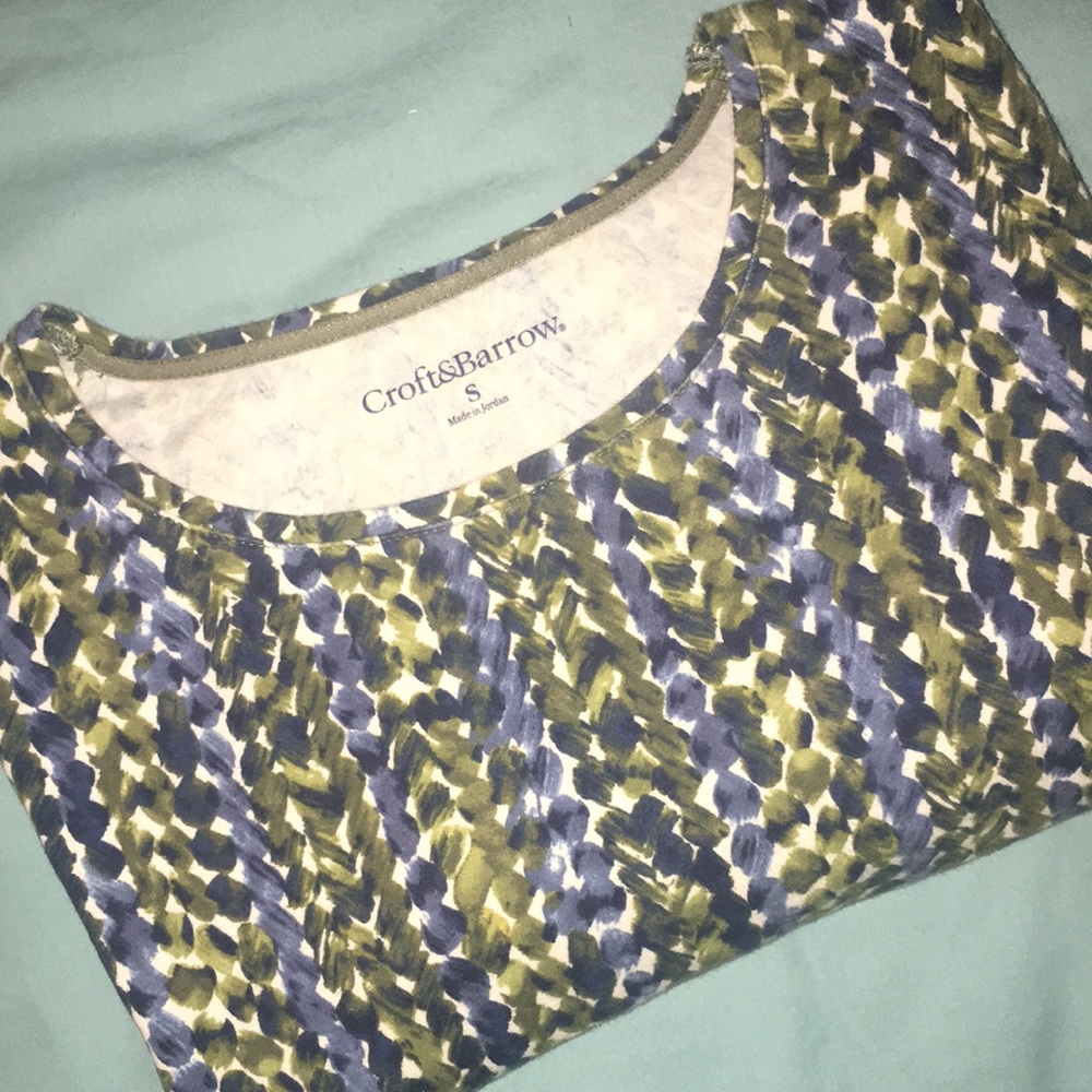 CROFT & BARROW LONG SLEEVE TOP WITH PRINT DET.